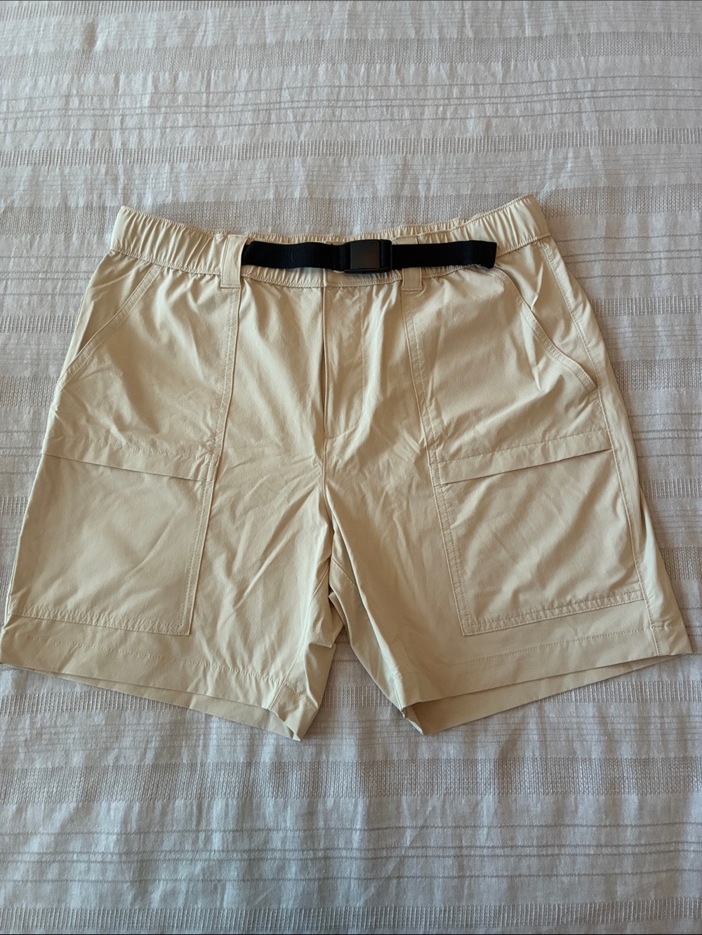 Sonoma Cream Cargo-Style Women's Shorts with Black Belt